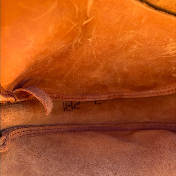 Portland Leather Dakota brushed leather large circle crossbody - Picture 8 of 8